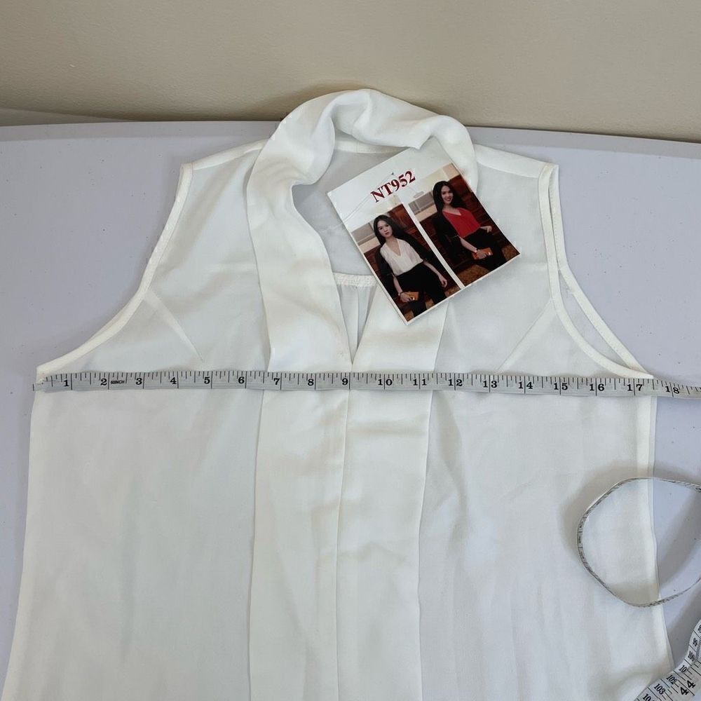 White top|Unbranded| lightweight|V neck| Career wear| Casual - Picture 2 of 7